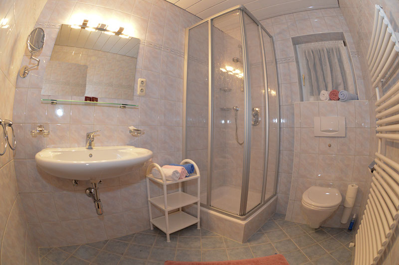 ferienwohnung-st-anton-badezimmer