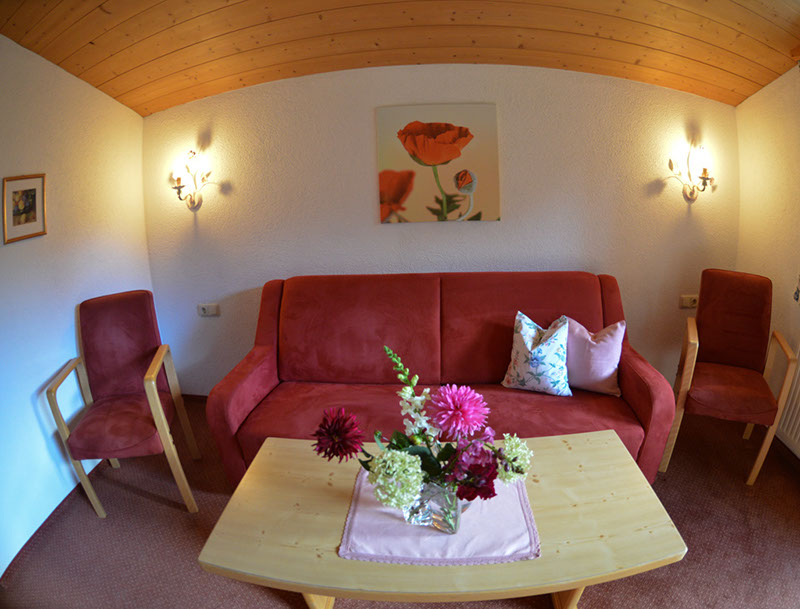 ferienwohnung-stanzertal-wohnzimmer-2