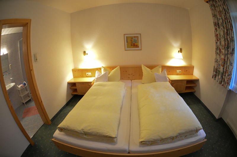 ferienwohnung-st-anton-schlafzimmer