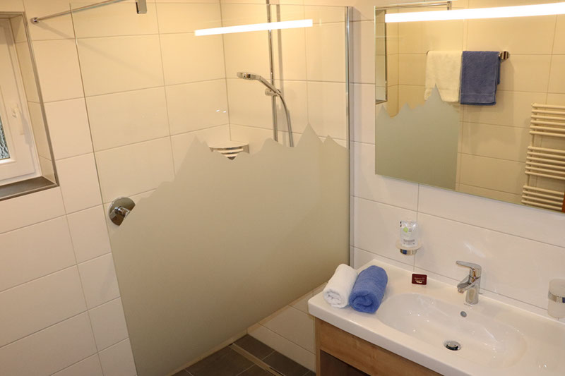 ferienwohnung-arlberg-badezimmer-1