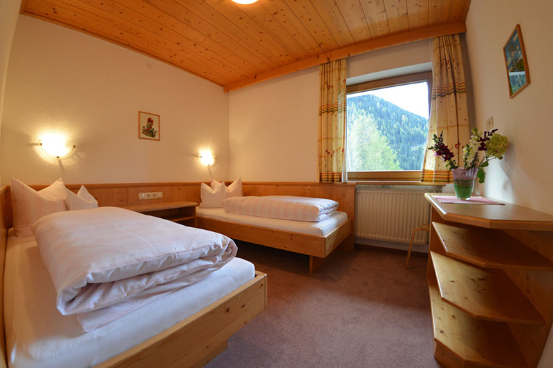 ferienwohnung-arlberg-zimmer-1