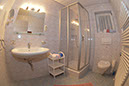 ferienwohnung-st-anton-badezimmer