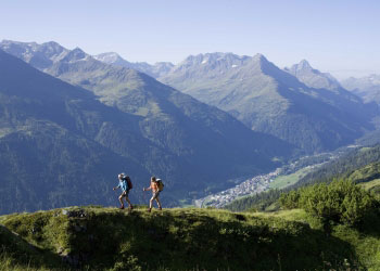 sommer wandern ferienwohnungen st anton